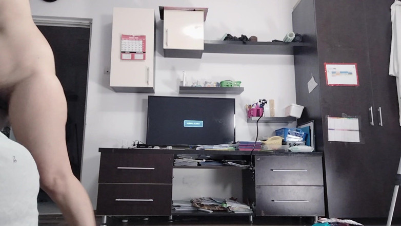 Mirsur: Amateur Wife Has Fun Trying on Clothes and Cutting Them