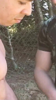 Schwules training, geiler latina-instruktor beschließt, seine kadetten während des trainings zu ficken