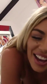 Horny GF Vivianne De Silva Wants to Fuck but BF Is Busy