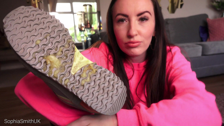 SophiaSmithUK: Mănâncă de la pantoful meu