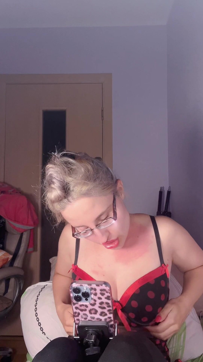 FinDom Goaldigger: Uzależnienie od nie nagich cycków