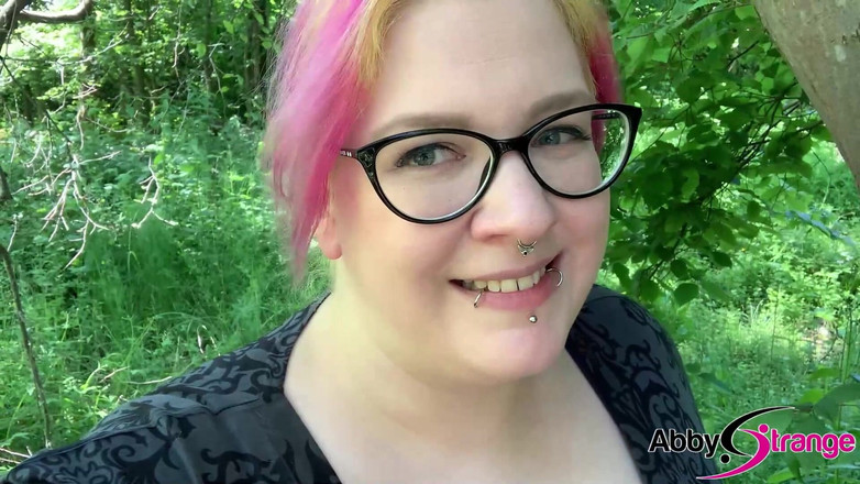 Abby Strange: 小便合集 - 德国胖美女abby奇怪撒尿，户外