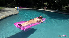 Full porn collection: Nettes dünnes teen im urlaub von großem schwanz zum orgasmus...