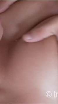 Hollywood Babe with Sagging Tits in Dildo Fuck