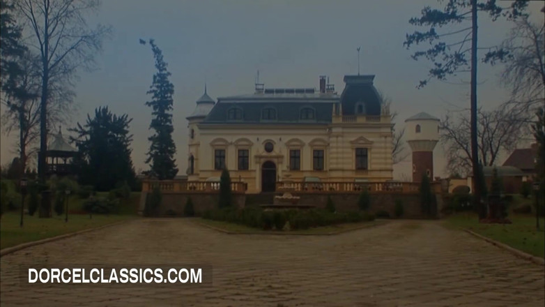 Dorcel classics: Сексуальний секс утрьох з блондинкою і брюнеткою