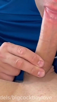 Ich habe einen zufälligen femboy auf der autobahn gefilmt - lutschen und! Heiß, schön!