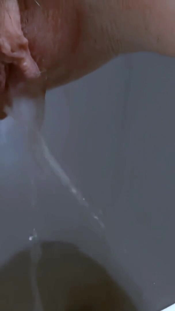 Nikita: Young French Teen Nikita Peeing (MMM100)