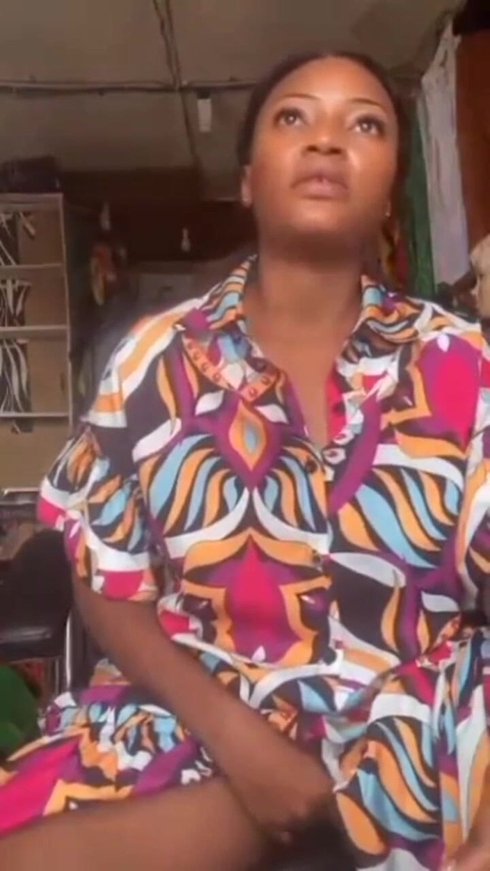 Me and my new slut: Mama miang melancap di dalam kedainya, sugar mama melancap di...