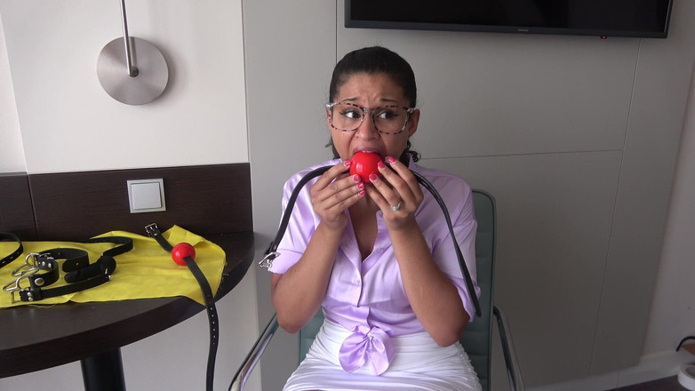 Latina Fetish: Kneblowanie Treningu Calisy: Od ballgags do upokarzających kneblów haka! (fullhd)