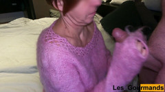Les Gourmands: 4k - 穿着莫海毛羊毛毛衣的裸体熟女，撸管直到被他射在身上