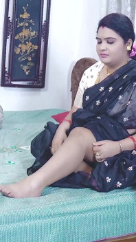 Desi Horny Bihari Bhabhi Wants Oil Massage Hardcore Fuck by Her Male Servant ( Full Movie in Hindi Audio )