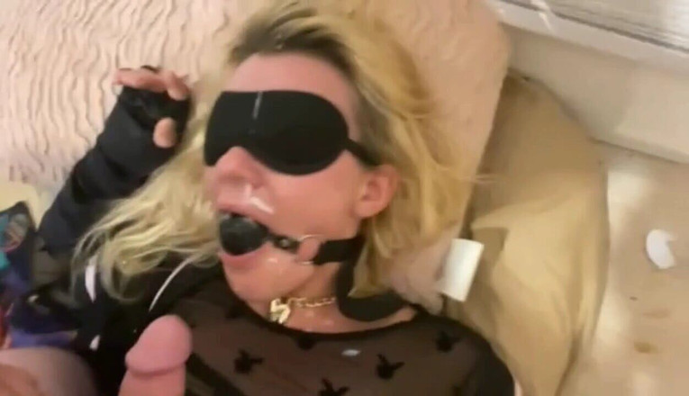 Kinkynites: Гаряча мамка любить смакувати сперму кілька разів на обличчя, бдсм