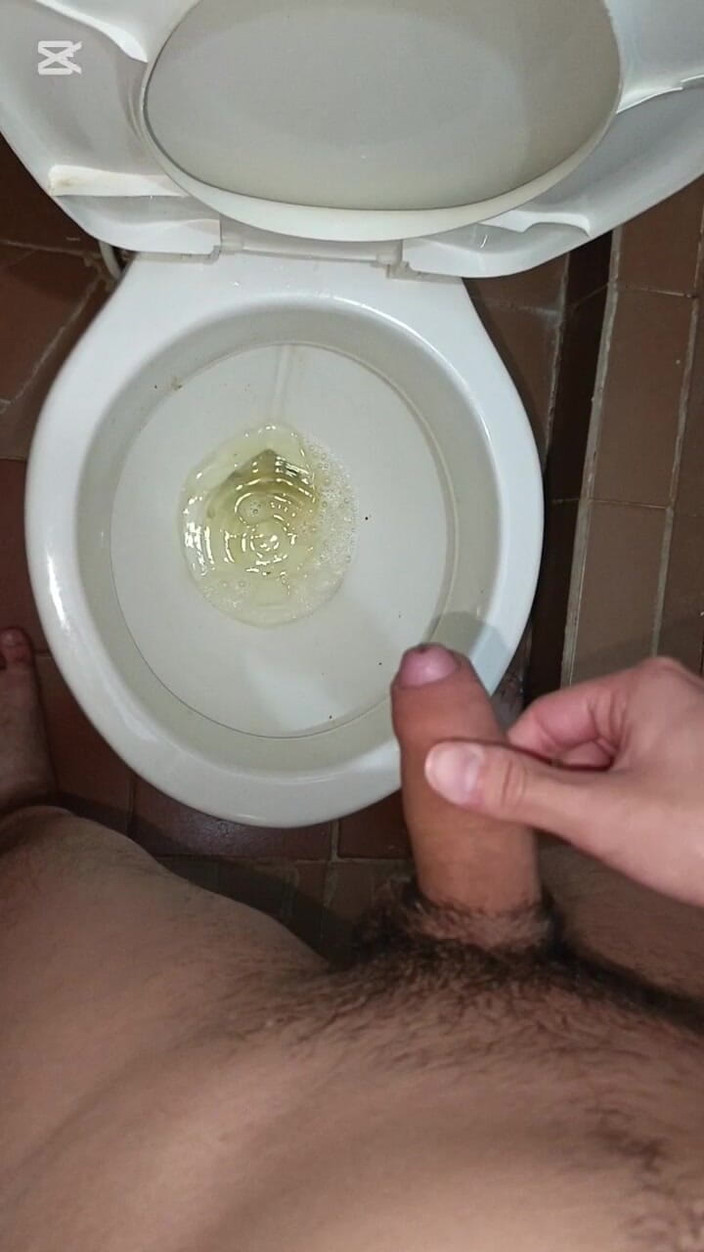 charlessteel: 欲火少年撒尿和自慰合集