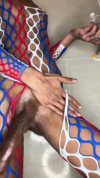 Ladyboy Nancy Supercock Medido