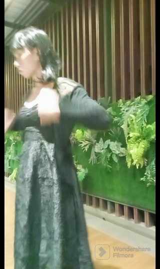 Menaiisd: Noste hezké šaty venku a stříkání