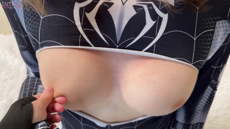 CutePinkUnicorn: Adik tiriku mengubahku menjadi istri trans-nya