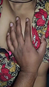 Aujourd’hui, j’ai convaincu ma belle-sœur timide de me sucer la bite, et ouah, elle taille des pipes incroyables jusqu’à ce qu’elle jouisse dans sa bouche.