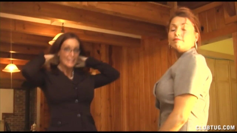 Club Tug: Stacie ve Rachel Yerel M.F.E.B'nin Üyeleri