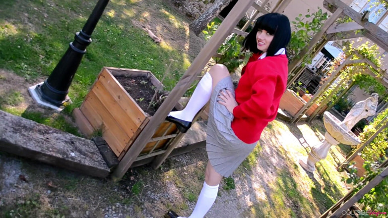 College Uniform: Videoclip cu uniformă roșie cu Natahlia Steel