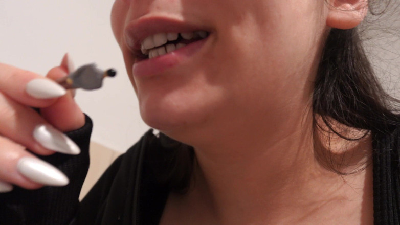 AmayaMori: Moja gigantyczna przyrodnia siostra wieje swój śmierdzący oddech ust na małego...