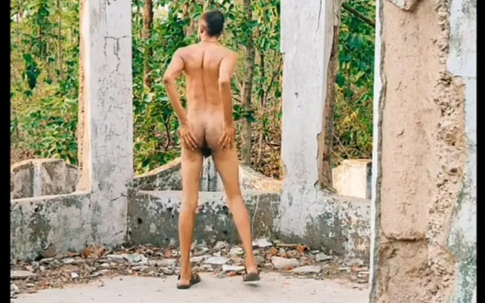 Tani: Nude Gay Outdoor