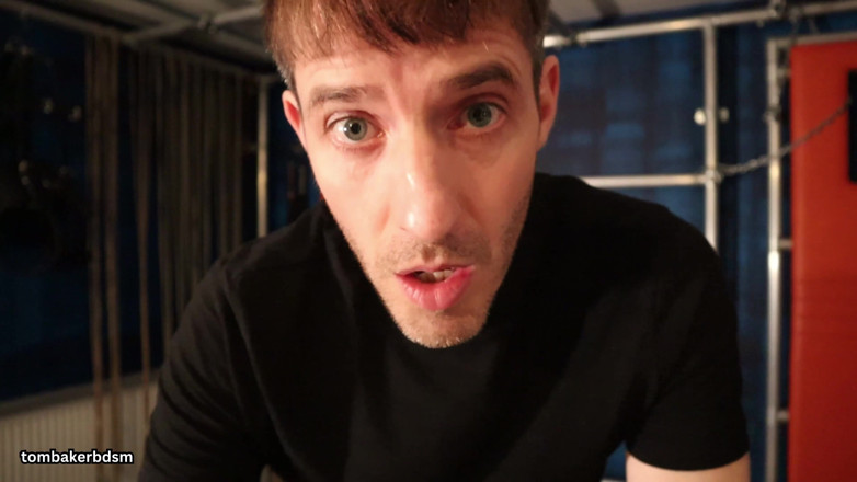 TomBakerBDSM: 視点 - 非人間化され、パレードされる