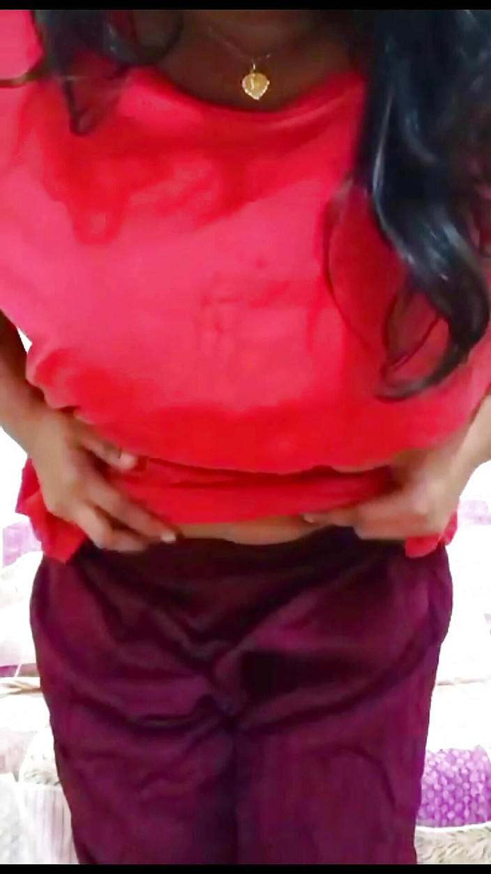 Tamanna8800: Desi insegnante mostra le sue tette e figa