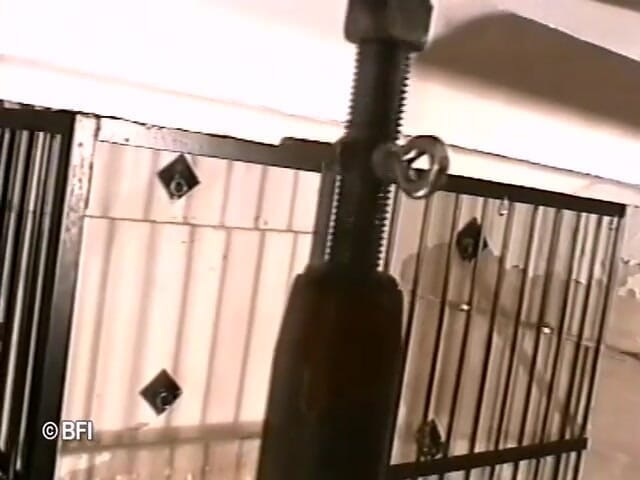 Hardcore slave sex: W piwnicy w dół i brudne