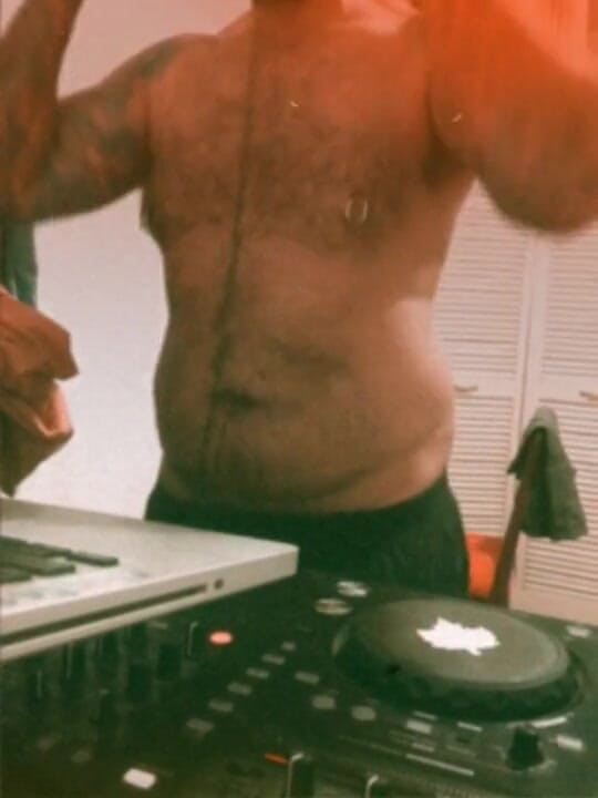 Phillholes: Dj excitat