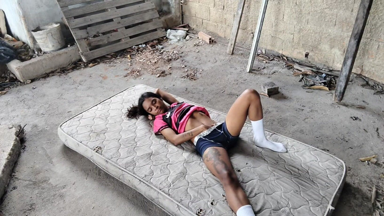 Bebes vagabundas: Leo Ogre zasraná Jasmine Santanna