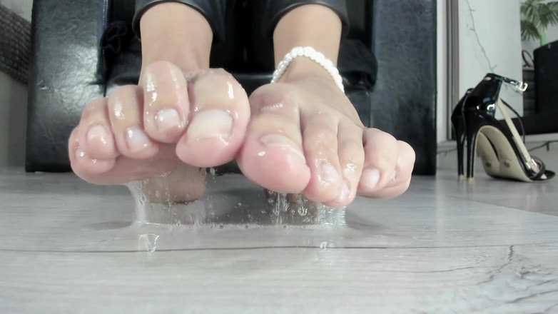 Feet lady: Slizké prsty