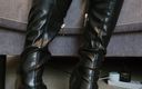 Jessica XD: Для чобота і рукавичок фетишистка випадково отримала оргазм