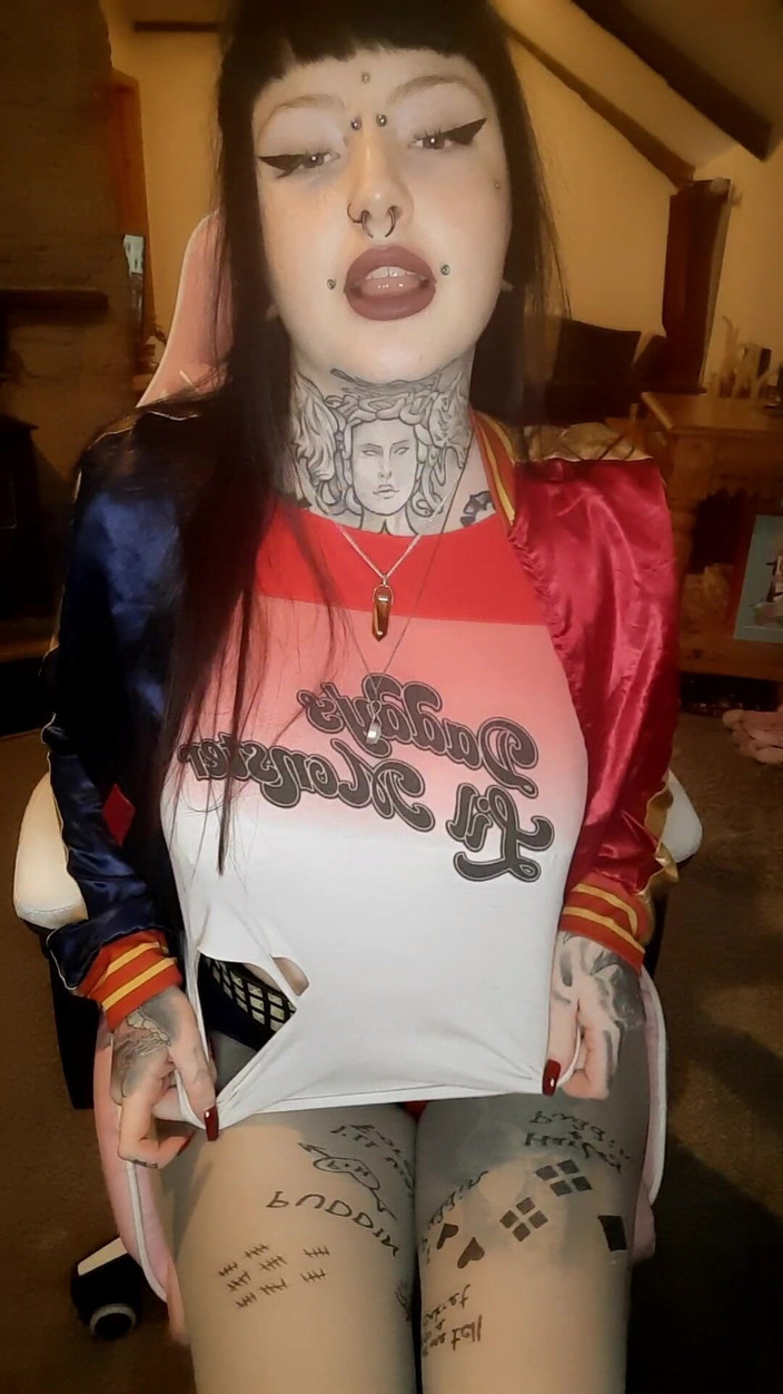 Yourfavecumslut: Harley Quinn suce et baise