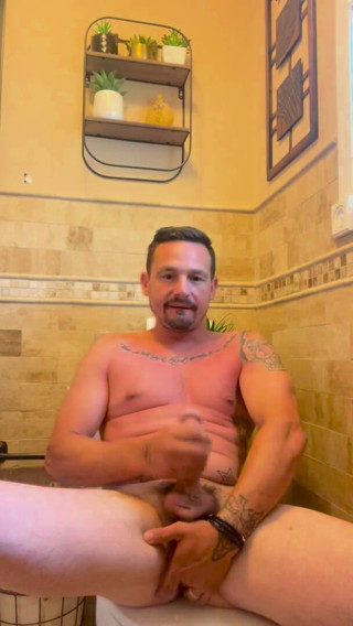 Jerkoff king: Pria straight ngocok kontol seksi sambil mainin pantat