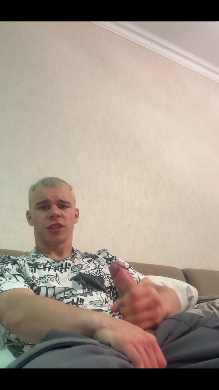 Max_Russell: Дрочить і кінчає в штани