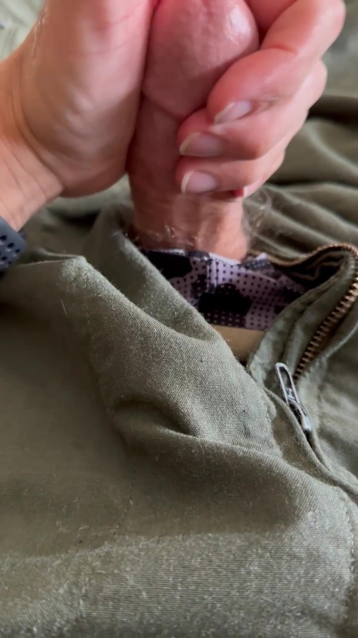 Gay Soldier Stuff: Hot Us Army Soldier szarpiąc swój pulsujący kutas !!