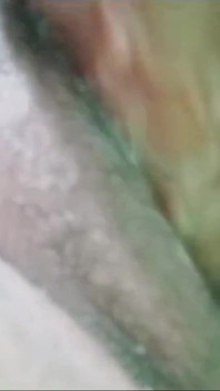 Sexy milf filippina che fa un po 'di crema prima del sesso