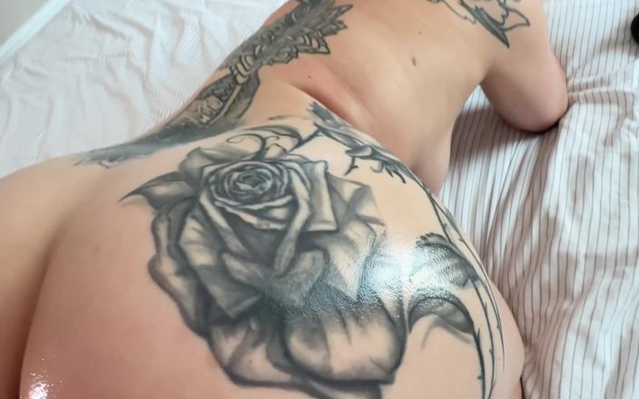Andre Love: 26. 05.my curva suge pula suculentă și apoi decide să o călărească...