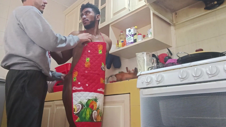 Tabasco Jake: นักเพาะกายกินที่ห้องครัว - ต้องกินน้ําเงี่ยนของเขาเอง