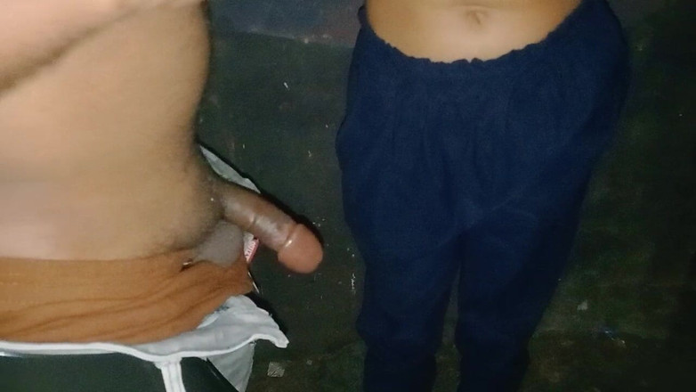 NikiRathod: Fingrar, kysser bakom lastbilen med Divya -avsugning serien