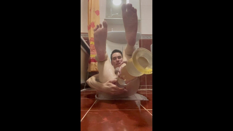 IncredibleGuy: Îmi introduc o jucărie mare în cur și mă bucur de prolaps...