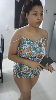 Eu peguei um kit para fazer suas unhas para minha meia-irmã e ela é muito feliz, mas eu disse a ela para me pagar por isso me fazendo um vídeo pornô