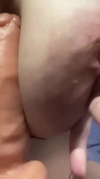 Aku menemukan babyluna939 si pelacur nakal yang lagi asik masturbasi dan ngentot memeknya pakai sperma bagian 2