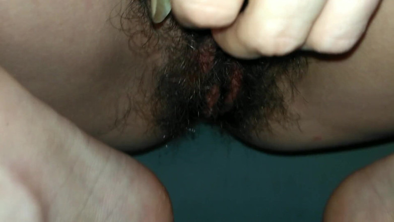 Hairypussyangel: Peluda buceta mijando
