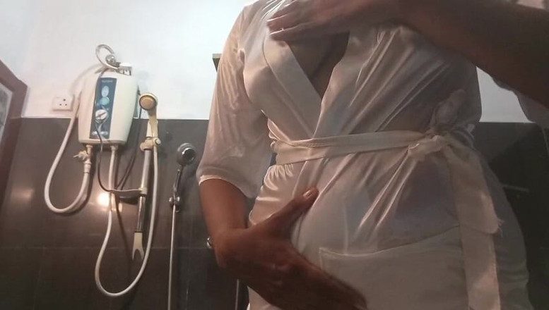 Miya White: Video Whatsapp dell'attrice dello sri lanka Anne Colombo grandi tette...