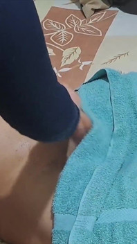 Culona Poskytuje Nesmělému Zákazníkovi Full Service Se Šťastným Koncem