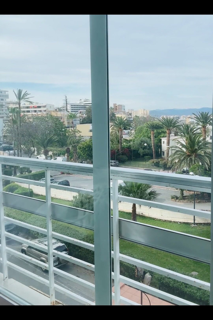 Afro Black XXX: Бажаю всім щасливої неділі