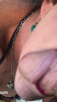Blowjob di bawah meja di luar ruangan & ngentot di atas meja & muncrat! Maxxximummilf