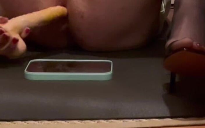 Thrudgow: Leker med min dildo