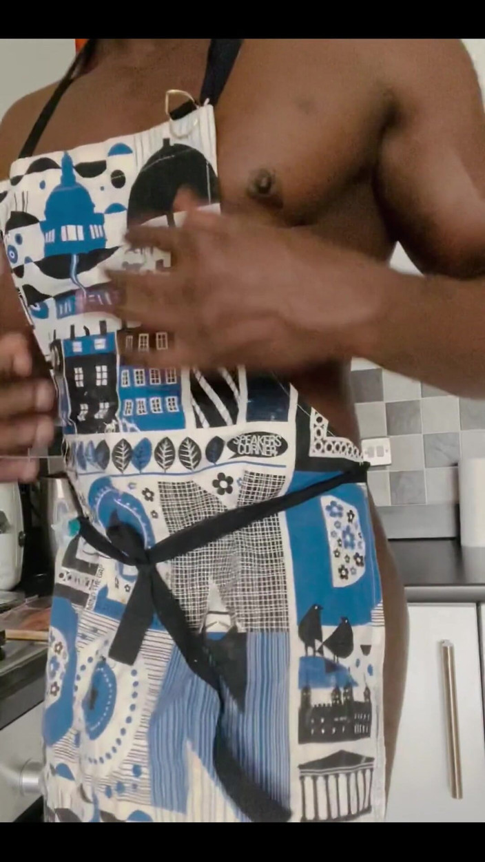 Afro Black XXX: Příprava na pečení dortu